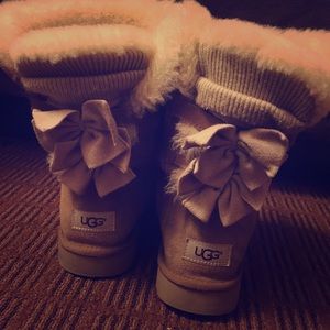 Barely used bailey bow UGGS